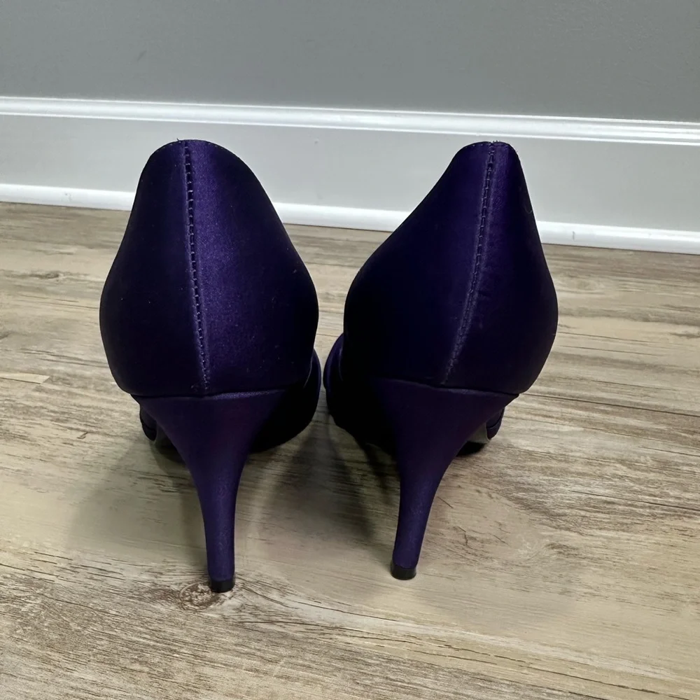 Nina Deep Purple Forbes Grape Luster Satin Peep Toe Bow Formal Heels Size 8